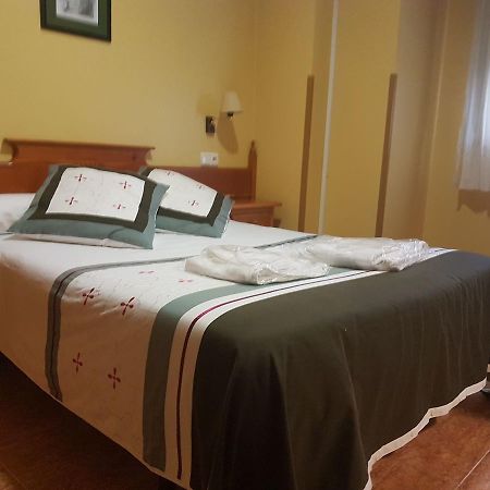 Hostal los nogales Cangas De Narcea Exterior foto