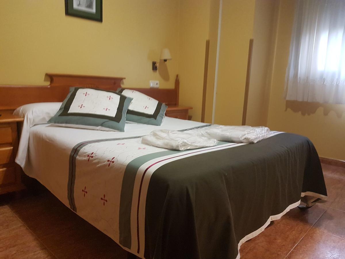 Hostal los nogales Cangas De Narcea Exterior foto