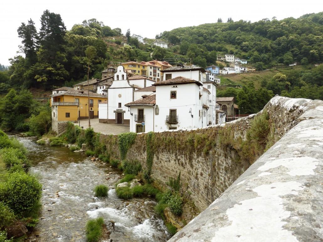 Hostal los nogales Cangas De Narcea Exterior foto