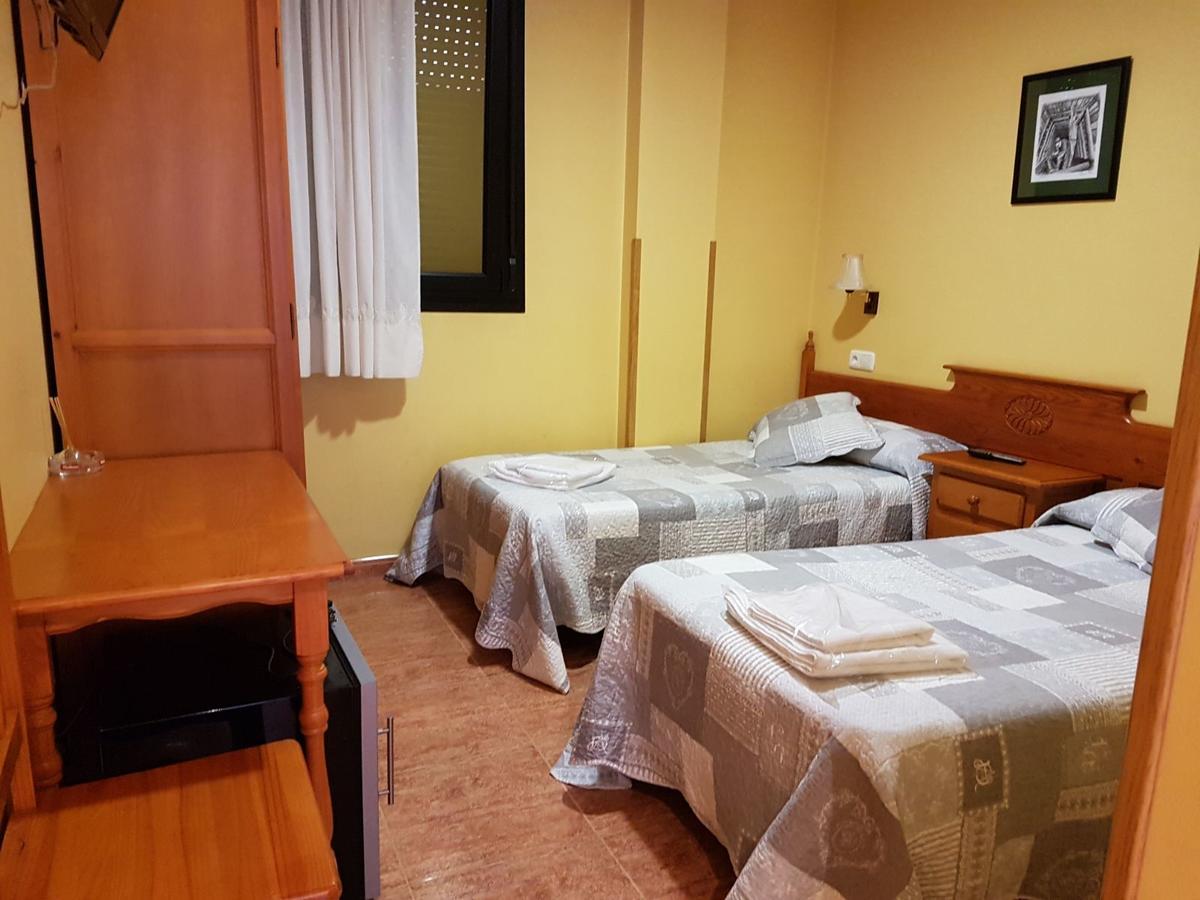 Hostal los nogales Cangas De Narcea Exterior foto