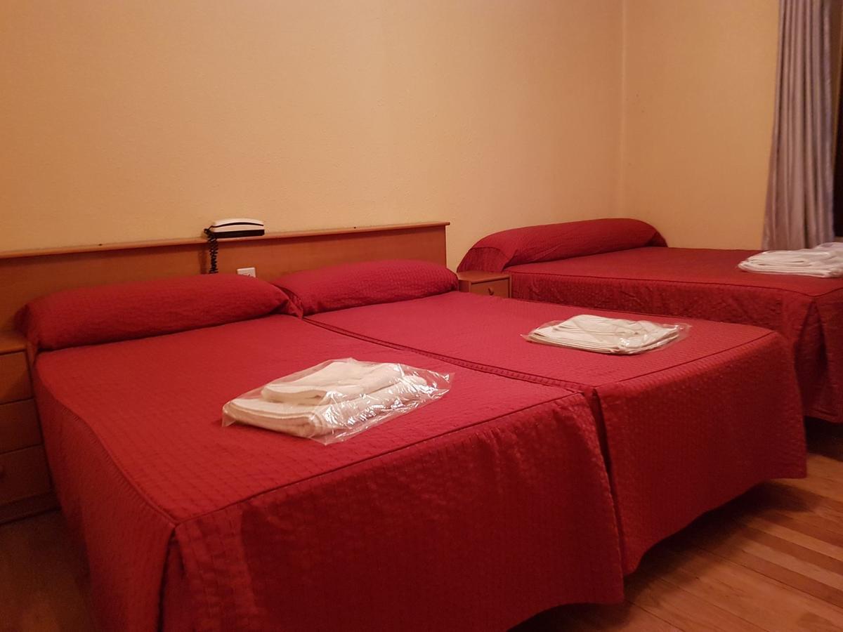 Hostal los nogales Cangas De Narcea Exterior foto